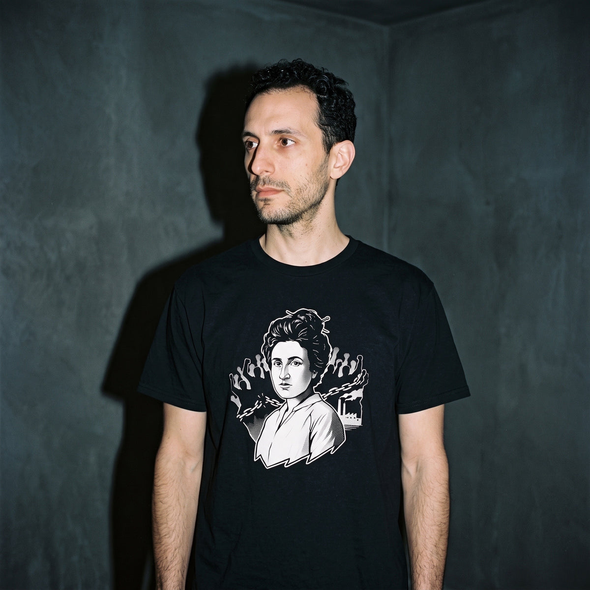 Man wearing the Rosa Luxemburg black graphic tee