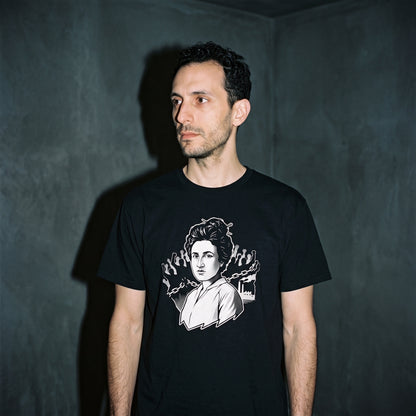 Man wearing the Rosa Luxemburg black graphic tee