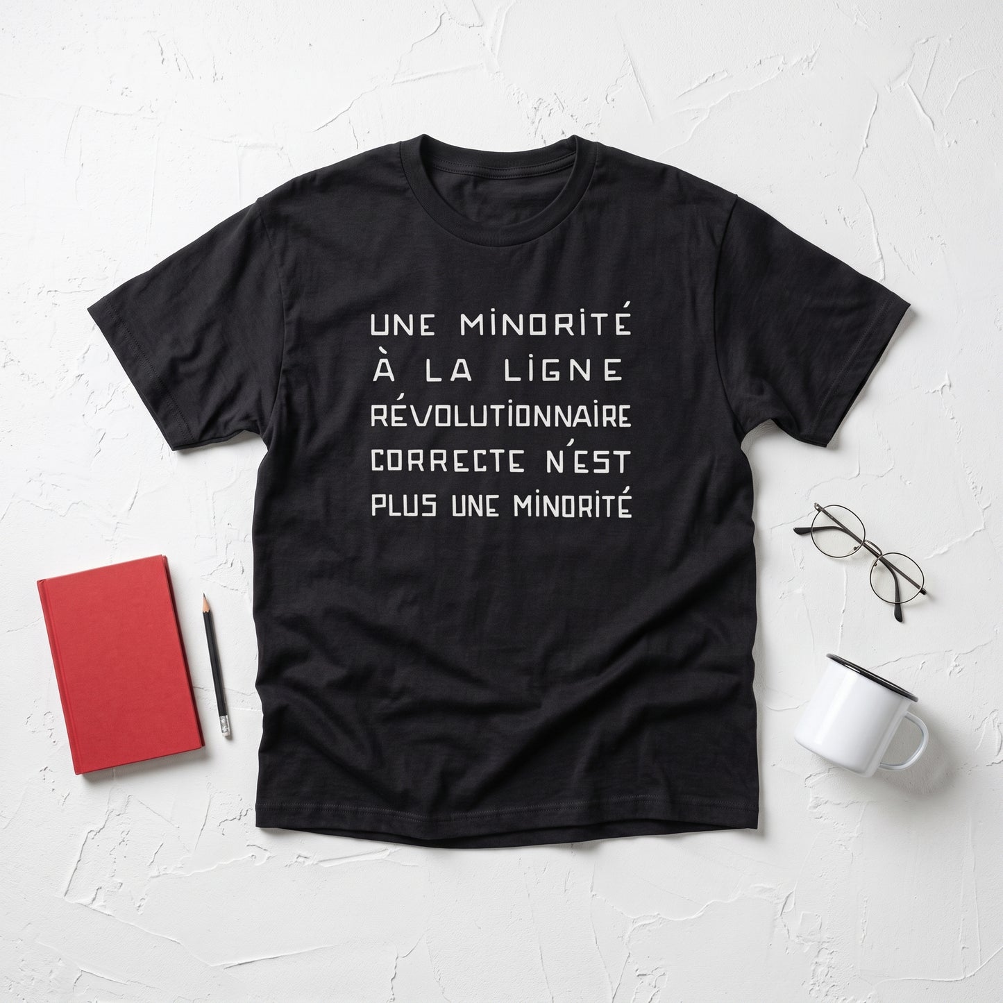 Une Minorité à la Ligne Révolutionnaire Correcte n'est plus une Minorité black graphic tee, styled flat lay